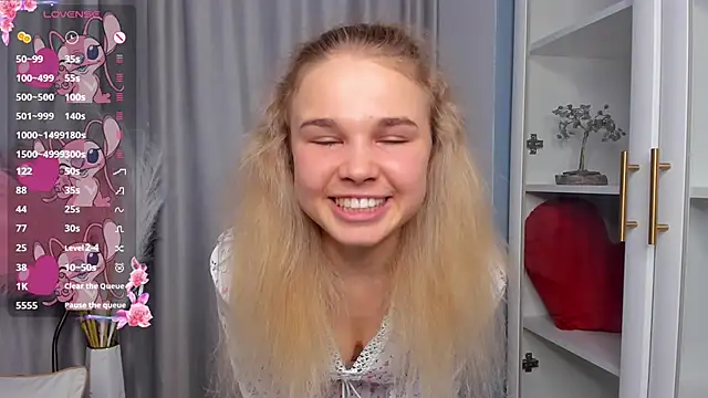 OdetteHarwick online show from September 14, 2025, 7:42 am