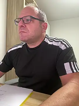 coupleLatinaLovers online show from October 9, 2025, 4:57 am