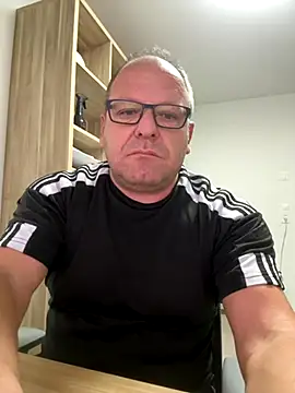 coupleLatinaLovers online show from October 6, 2025, 4:57 am