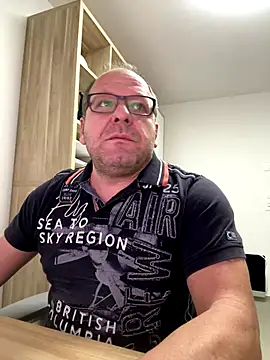 coupleLatinaLovers online show from October 24, 2025, 4:55 am