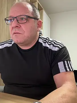 coupleLatinaLovers online show from February 18, 2026, 7:28 am