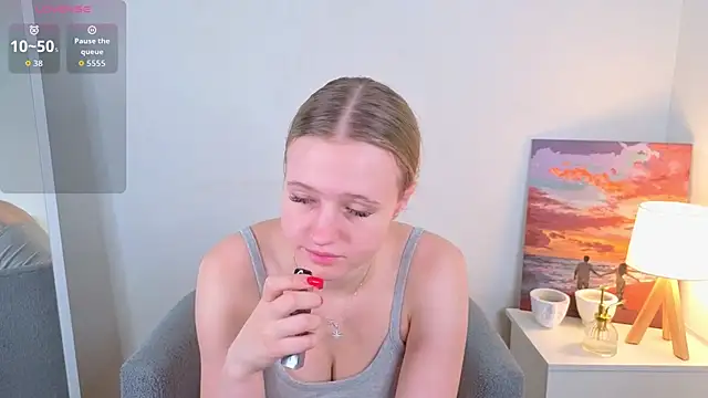 MaydaFoulk online show from September 28, 2025, 1:12 am