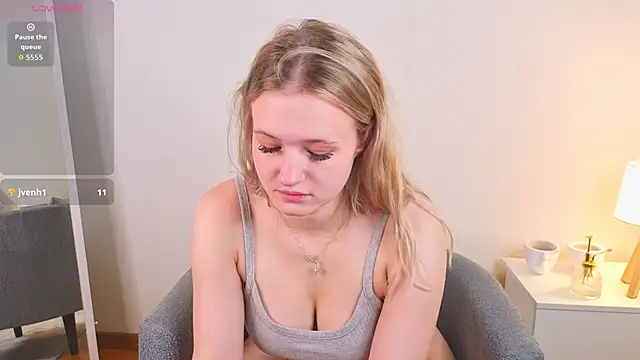 MaydaFoulk online show from September 24, 2025, 1:13 am