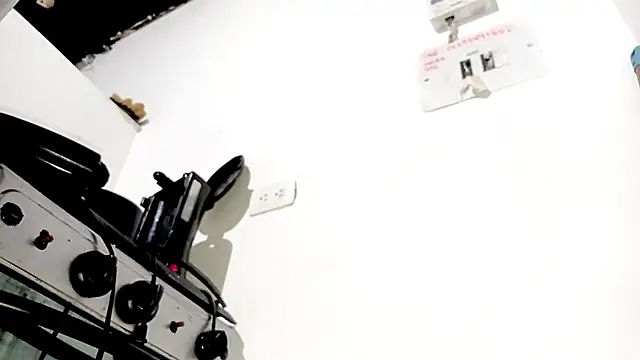 PetiteIvoryQueen19 online show from September 14, 2025, 3:18 am