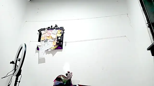 PetiteIvoryQueen19 online show from September 25, 2025, 7:58 am