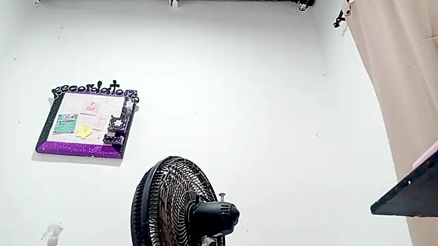 PetiteIvoryQueen19 online show from March 23, 2025, 5:54 am