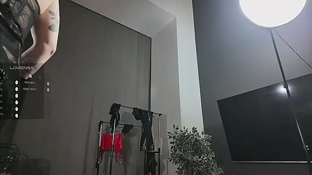 vinylstore online show from March 16, 2025, 12:00 pm