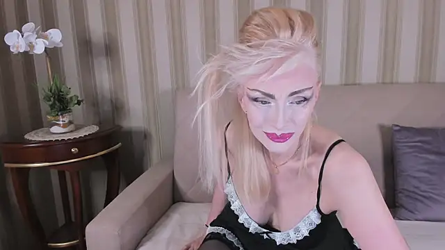 Rita Farel online show from July 18, 2026, 9:23 pm