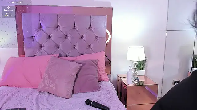 Snapshot of melanie_hills chatting on September 11, 2025, 11:43 am melanie hills online show from September 11, 2025, 11:43 am