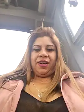 Laura-Hernandez online show from March 5, 2025, 10:43 pm