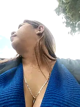 Laura-Hernandez online show from October 1, 2025, 3:27 pm