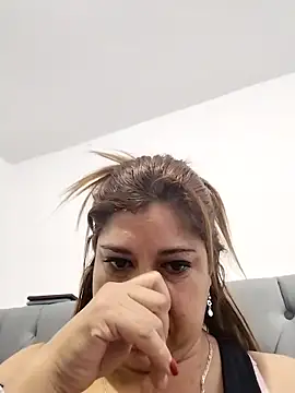 Laura-Hernandez online show from March 19, 2025, 3:29 pm