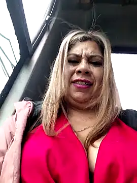 Laura-Hernandez online show from November 26, 2025, 3:12 pm