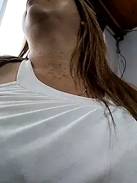 Laura-Hernandez online show from September 23, 2025, 2:24 pm