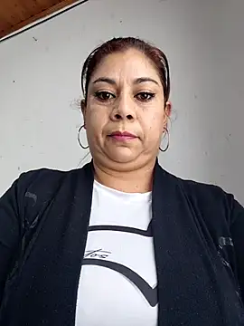 Laura-Hernandez online show from April 14, 2026, 2:44 pm