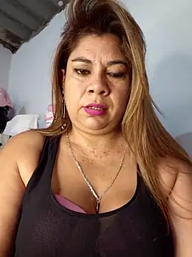 Laura-Hernandez online show from October 26, 2025, 3:01 pm