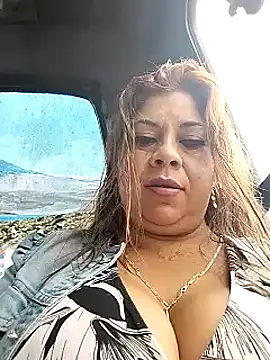 Laura-Hernandez online show from February 28, 2025, 3:26 pm