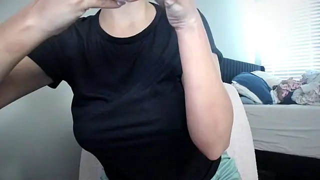 bigb00tyjudyyX online show from October 9, 2025, 3:23 pm