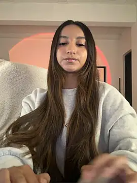 Snapshot of aly_golden_ chatting on May 13, 2026, 8:54 am aly golden online show from May 13, 2026, 8:54 am
