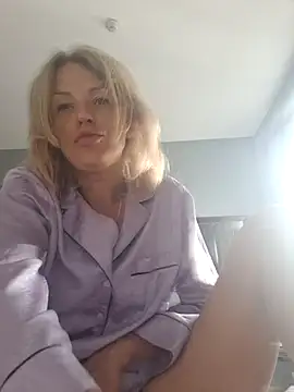 YourJuliena online show from March 2, 2025, 4:28 am