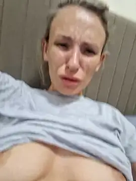 YourJuliena online show from February 20, 2025, 1:40 pm