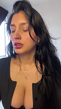 Valentina cartier online show from November 29, 2025, 8:42 pm