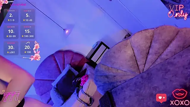 Alliemilky online show from April 15, 2026, 7:51 pm