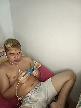 Snapshot of CARKIS-69 chatting on January 4, 2025, 5:37 pm CARKIS-69 online show from January 4, 2025, 5:37 pm