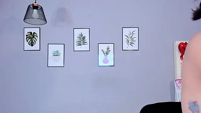 Maia W10 online show from March 20, 2025, 2:42 pm