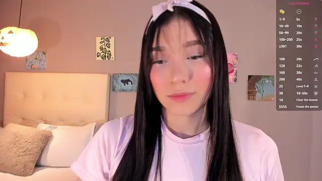 Snapshot of Maia_W10 chatting on April 29, 2026, 12:09 pm Maia W10 online show from April 29, 2026, 12:09 pm