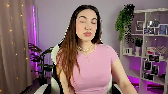 Snapshot of MelissaLovvv chatting on November 7, 2025, 5:01 am MelissaLovvv online show from November 7, 2025, 5:01 am