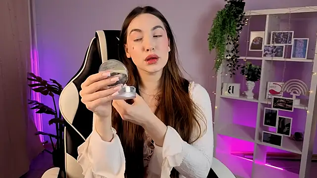 Snapshot of MelissaLovvv chatting on November 16, 2025, 8:30 am MelissaLovvv online show from November 16, 2025, 8:30 am