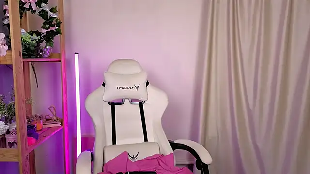 Snapshot of MelissaLovvv chatting on September 18, 2025, 5:43 am MelissaLovvv online show from September 18, 2025, 5:43 am