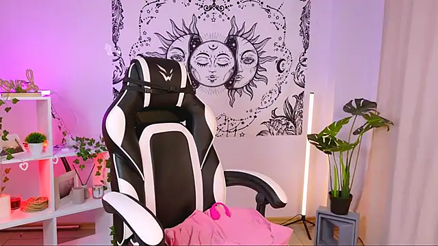 Snapshot of MelissaLovvv chatting on March 19, 2025, 6:46 am MelissaLovvv online show from March 19, 2025, 6:46 am