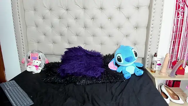 AngeleRoux online show from February 20, 2025, 5:01 am