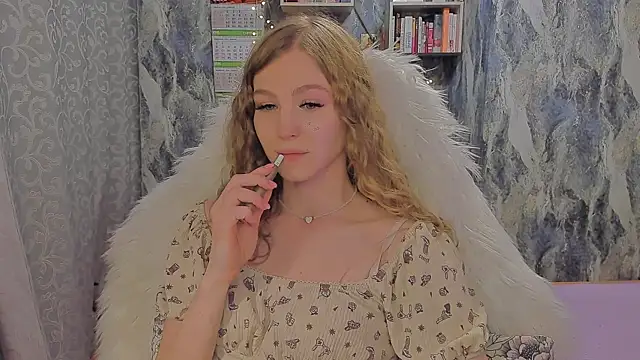 JuxxxsyBunx online show from November 2, 2025, 10:42 am