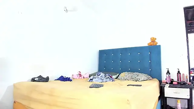 daamonxxx19 online show from October 19, 2025, 10:45 pm