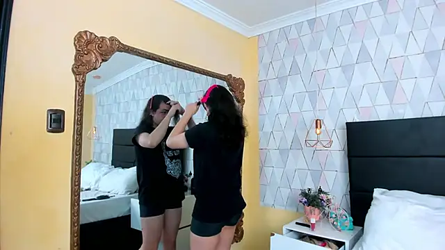 JustinePerry online show from April 11, 2026, 3:58 am