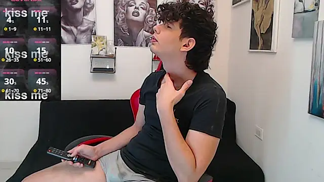 Snapshot of Angelo-cianuro- chatting on February 27, 2026, 12:11 am Angelo-cianuro- online show from February 27, 2026, 12:11 am