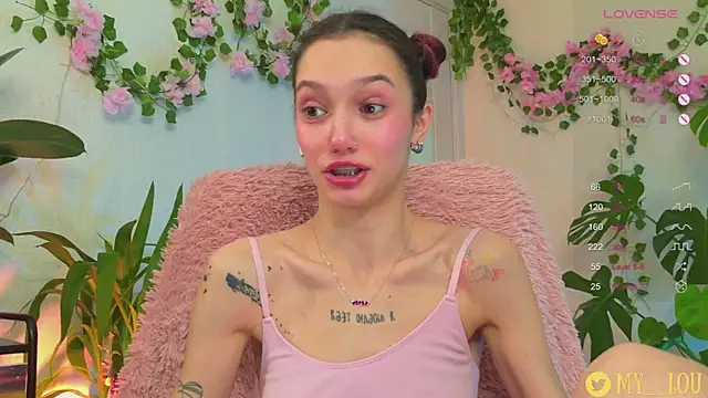 MyLou  online show from February 19, 2025, 3:49 pm