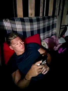 Snapshot of Lovely_milk chatting on November 5, 2025, 9:29 pm Lovely milk online show from November 5, 2025, 9:29 pm