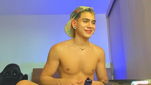 Snapshot of Stevenn_77 chatting on December 6, 2024, 7:50 pm Stevenn 77 online show from December 6, 2024, 7:50 pm