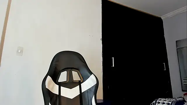 Snapshot of La_Perversa69 chatting on October 10, 2025, 7:47 pm La Perversa69 online show from October 10, 2025, 7:47 pm