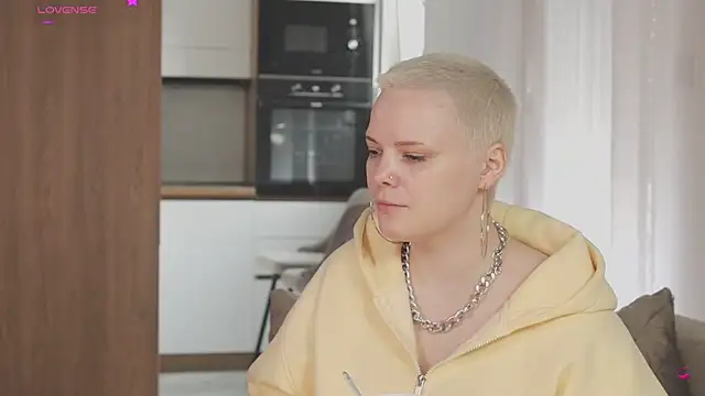 LikaBerry1 online show from April 13, 2026, 4:11 pm