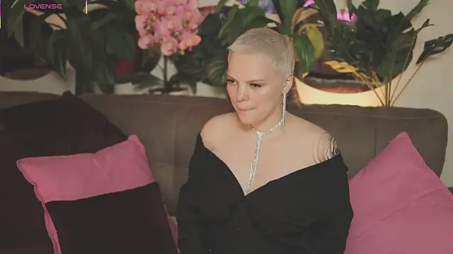 LikaBerry1 online show from October 23, 2025, 3:38 am