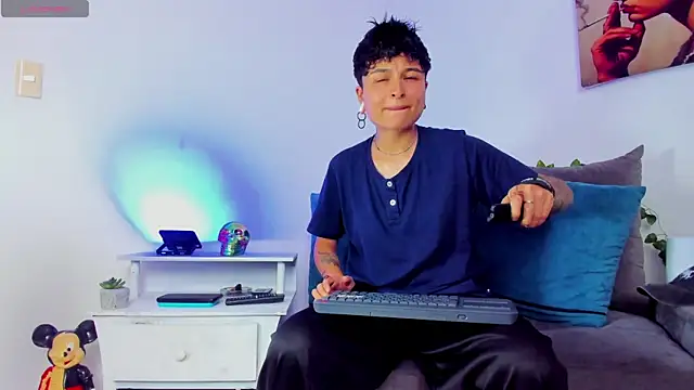 ZuryRamirez  online show from February 6, 2025, 7:29 pm