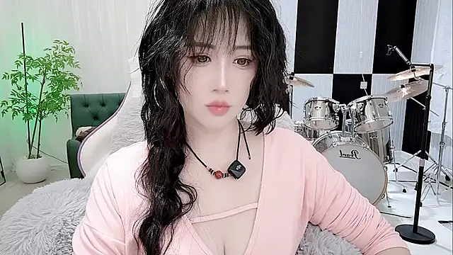 Vaness-a online show from October 12, 2025, 7:04 pm