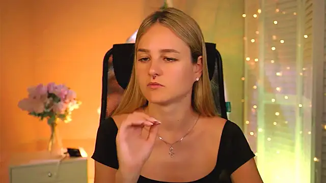 DeboraLarson online show from March 28, 2026, 3:07 am