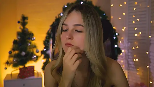 DeboraLarson online show from December 20, 2025, 4:04 am