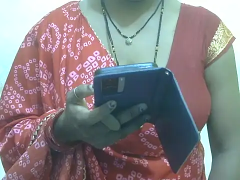 HOT-SEEMAA online show from July 3, 2026, 6:47 pm